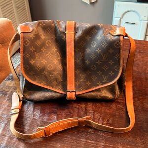 Beautiful used Louis Vuitton hobo bag!
